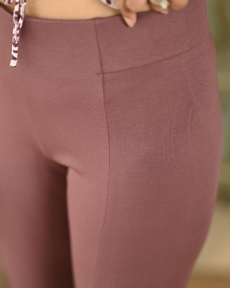 Grape shake stretchable biowash USA HQ cotton jegging pant with superior elastic belt.
