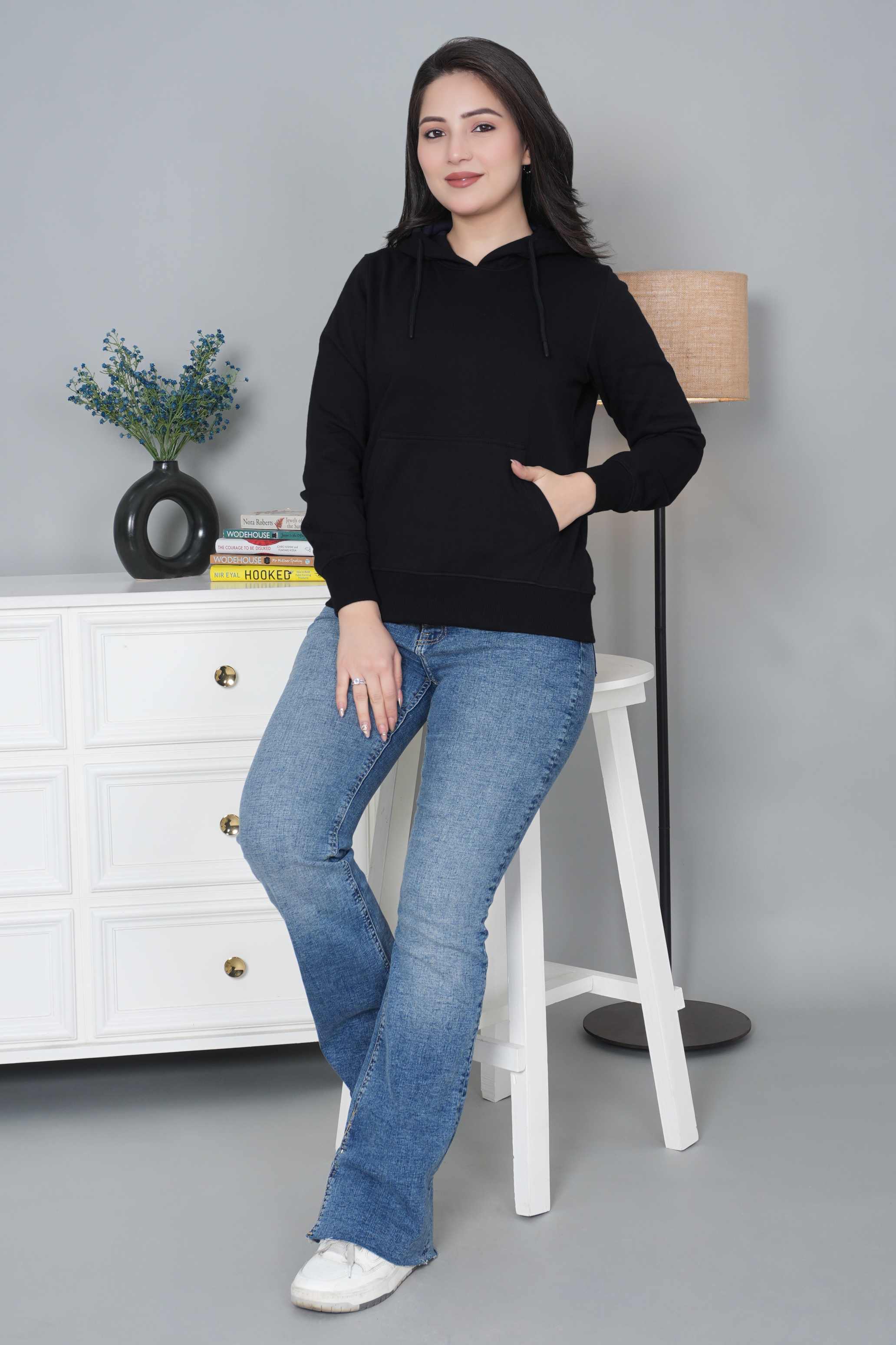 Black winter warm hoodies without zip with ultimate comfort