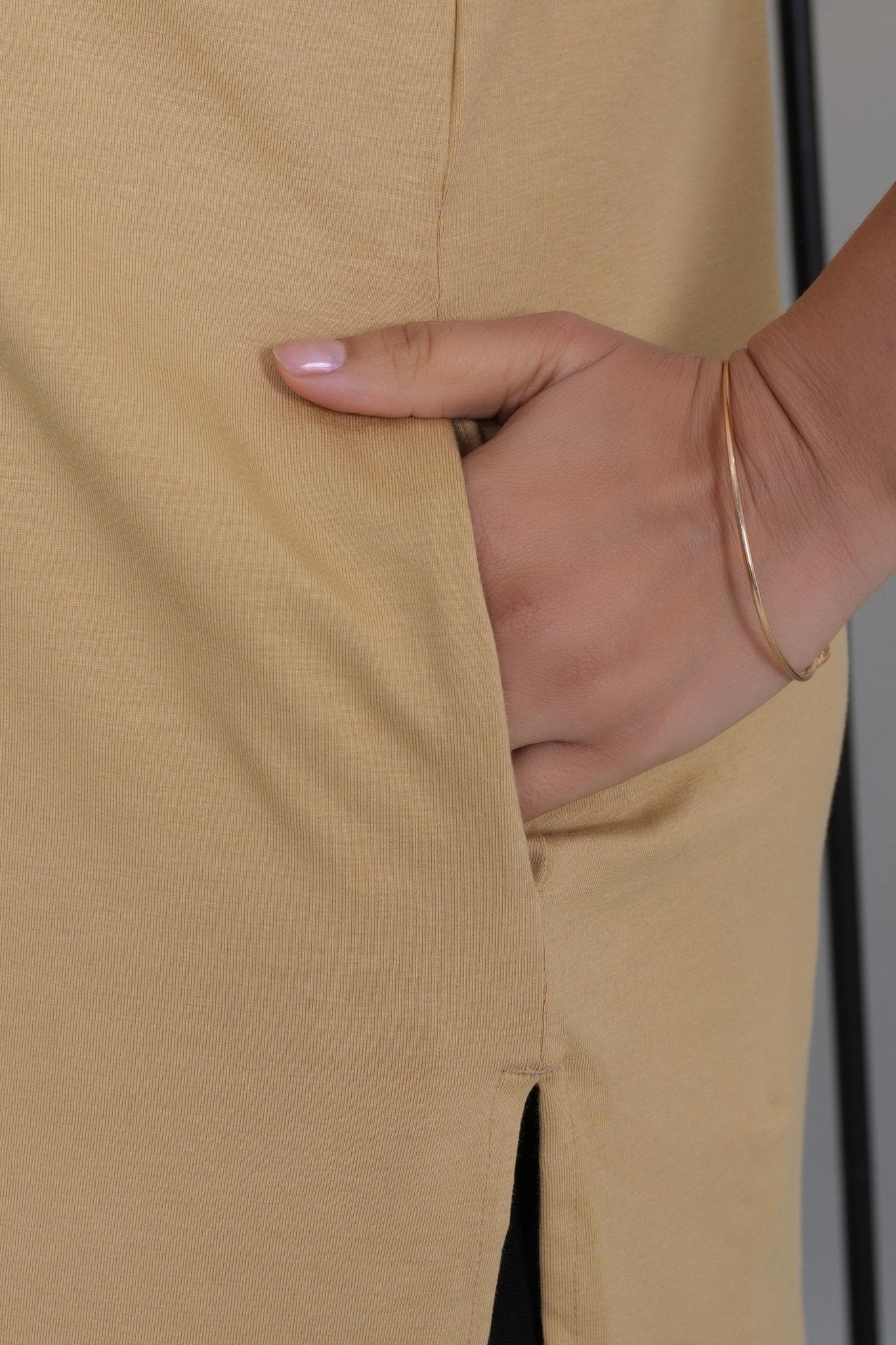 Beige long round neck henley cotton lycra t-shirt with pockets - Long cotton t-shirt