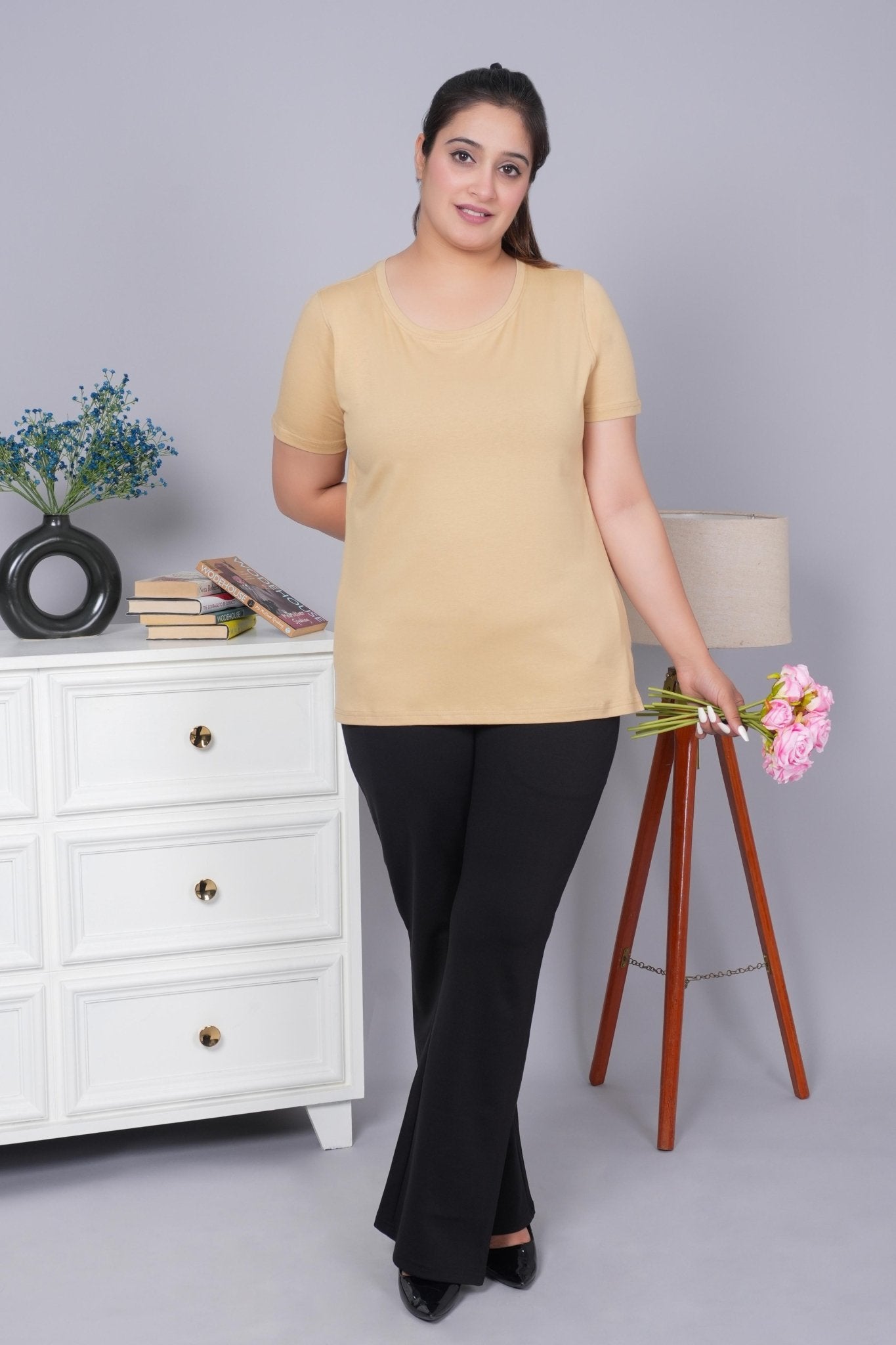 Beige round neck cotton t-shirt with pockets - Cotton round neck t-shirt