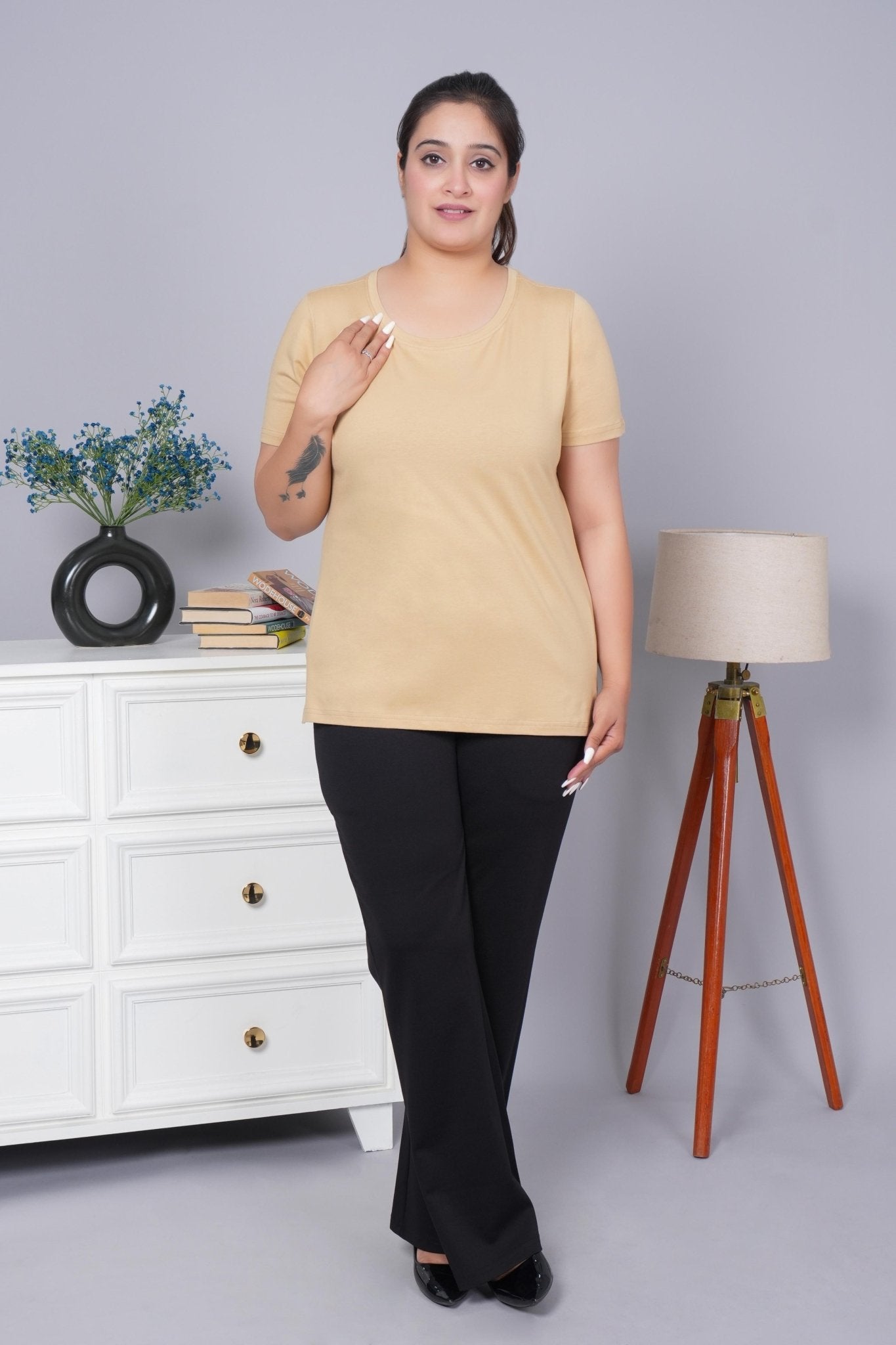 Beige round neck cotton t-shirt with pockets - Cotton round neck t-shirt