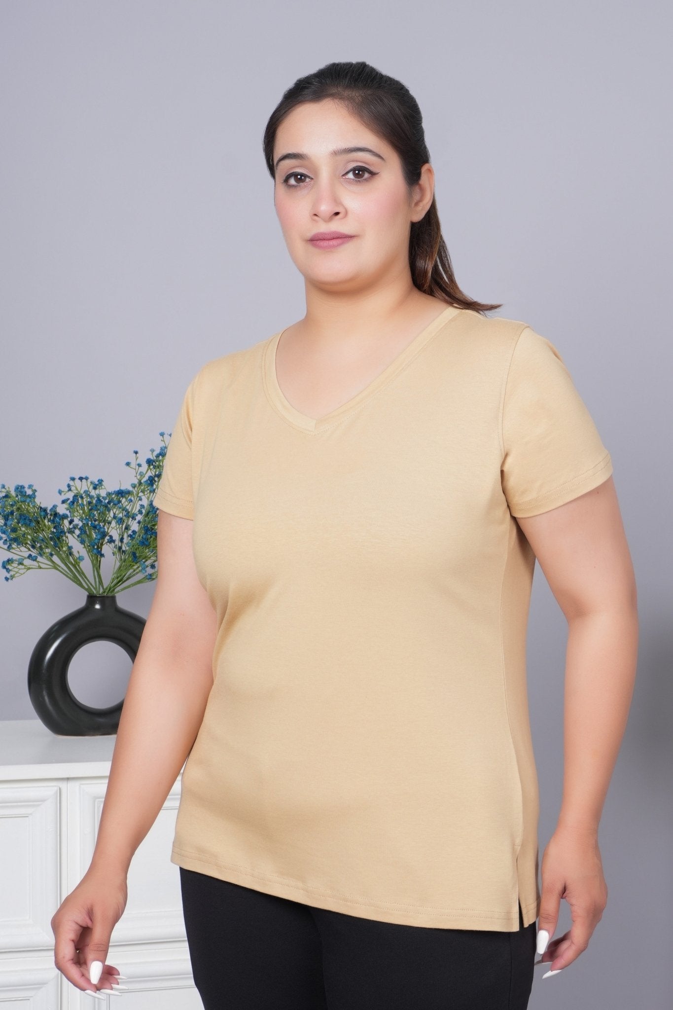 Beige v neck cotton t-shirt with pockets - Long cotton v neck t-shirt