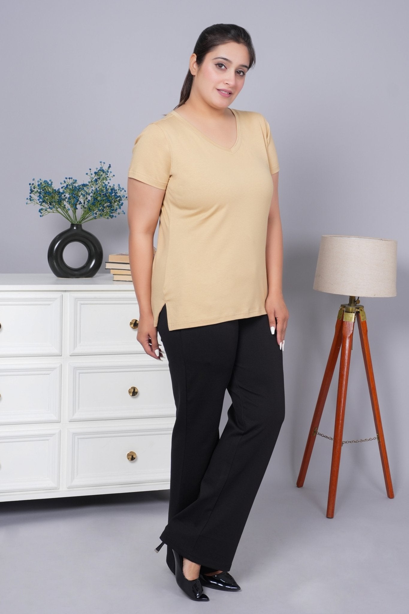 Beige v neck cotton t-shirt with pockets - Long cotton v neck t-shirt