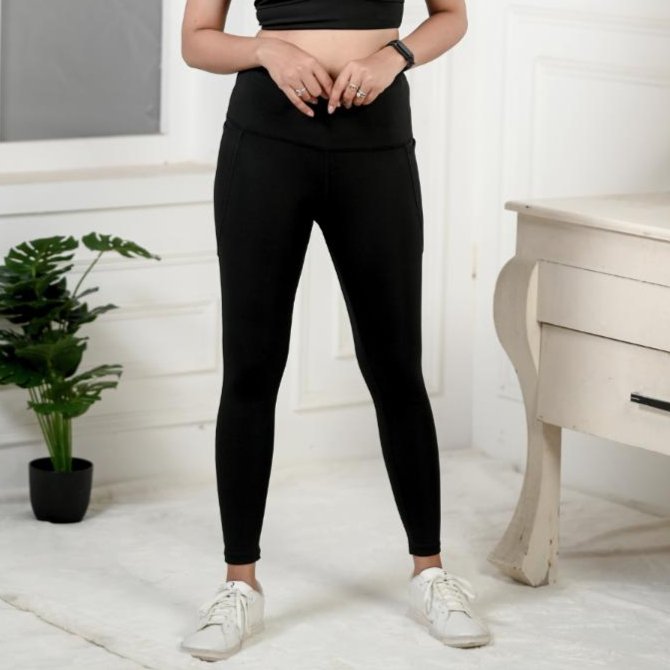 Black gym tight for women, ankle length sports pants, gym