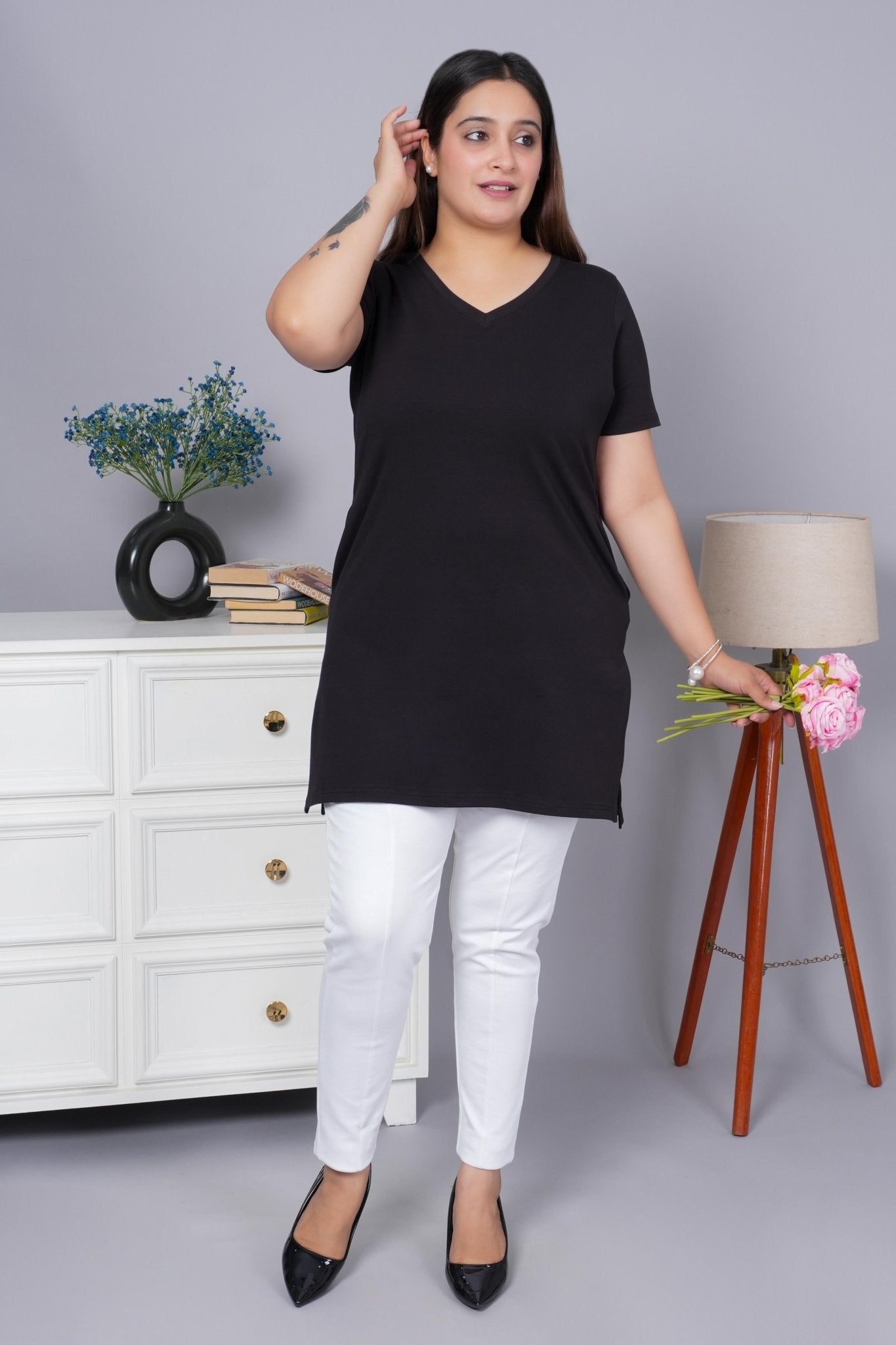 Black long v neck cotton lycra t-shirt with pockets - Long cotton t-shirt