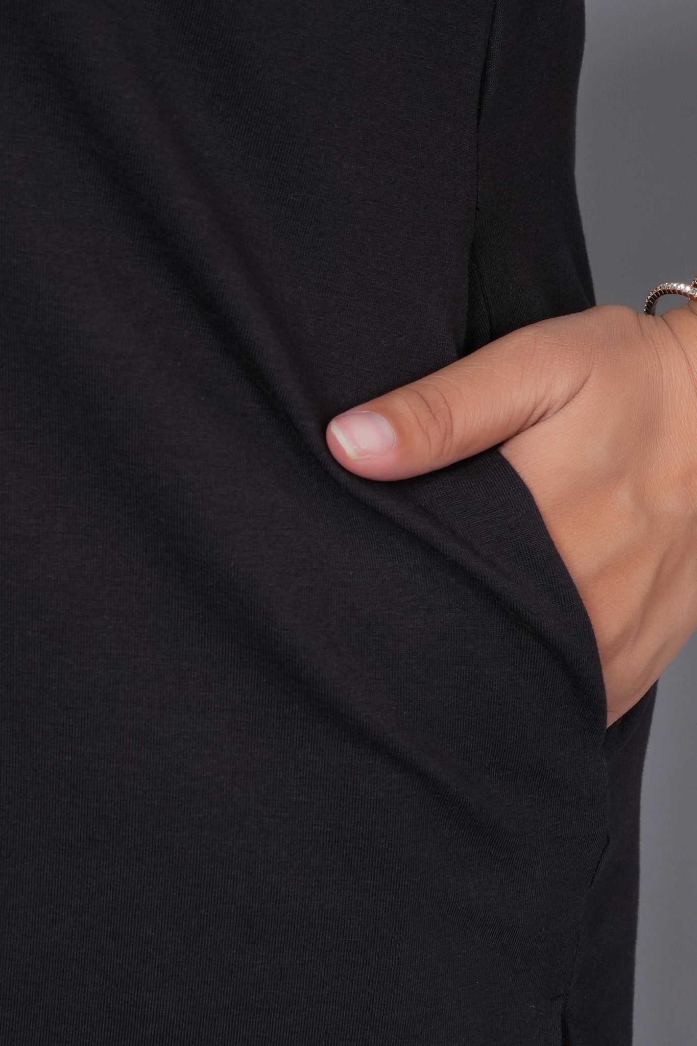 Black long v neck cotton lycra t-shirt with pockets - Long cotton t-shirt