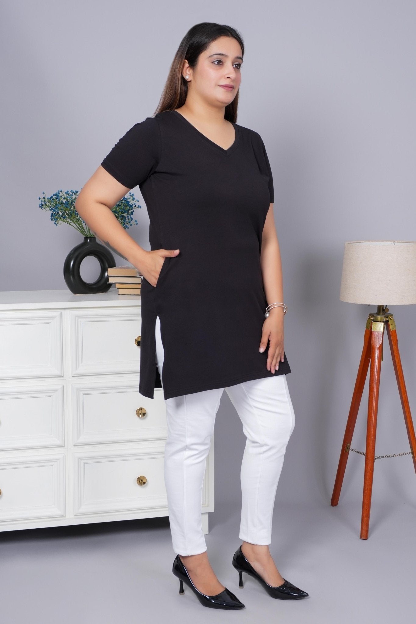 Black long v neck cotton lycra t-shirt with pockets - Long cotton t-shirt