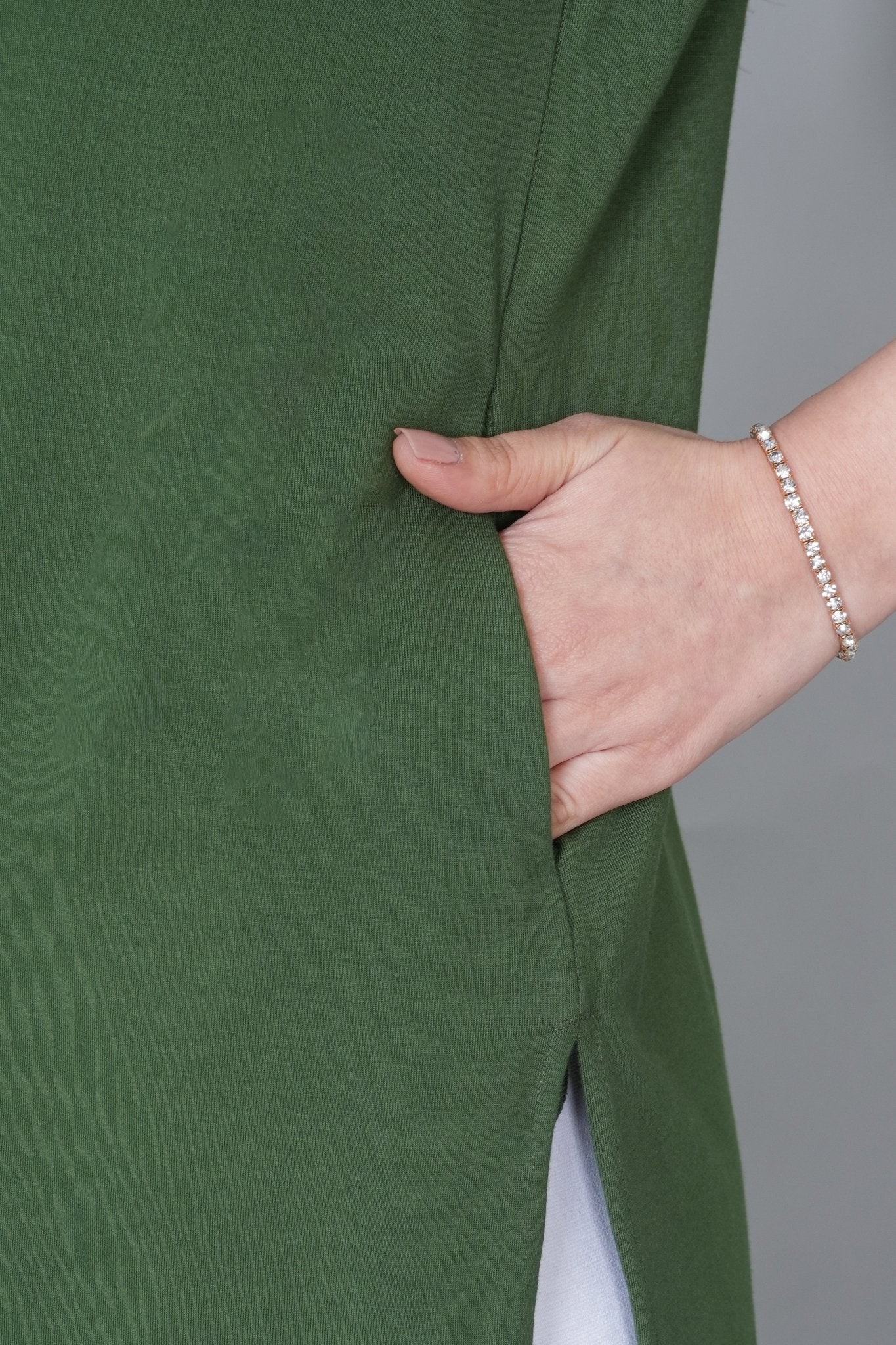 Olive long round neck henley cotton lycra t-shirt with pockets - Long cotton t-shirt