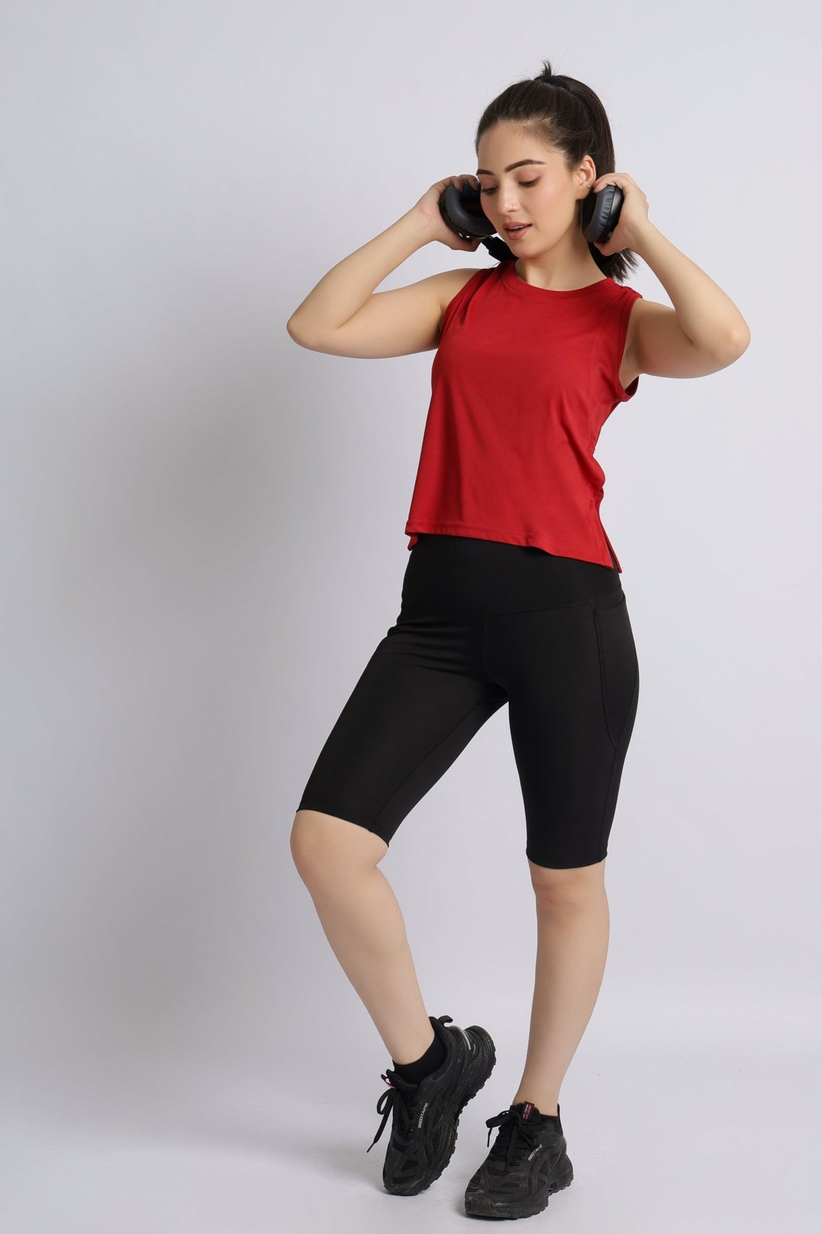 Red active crop slit vest -Active crop slit vest