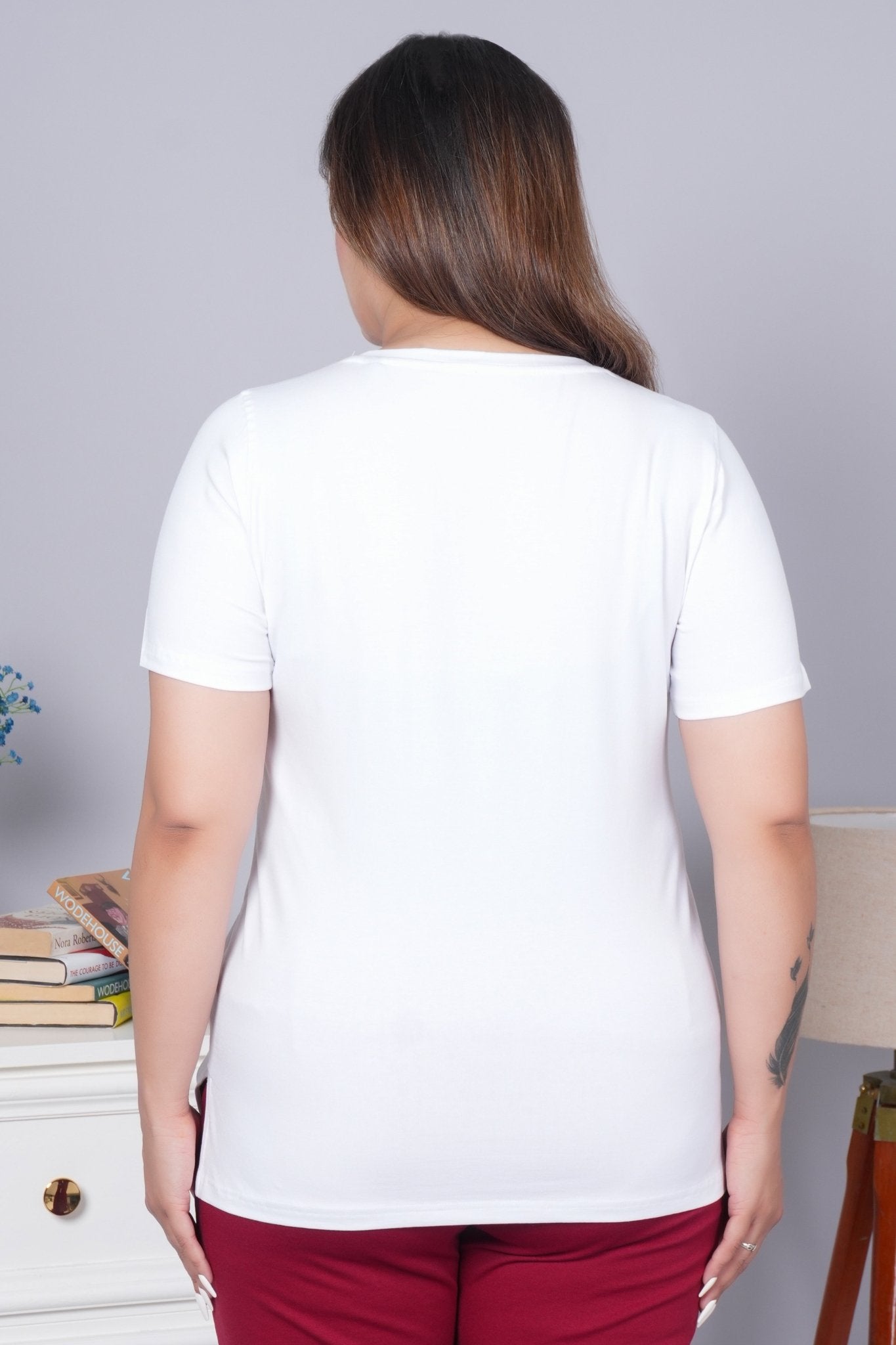 White v neck cotton t-shirt with pockets - Long cotton v neck t-shirt