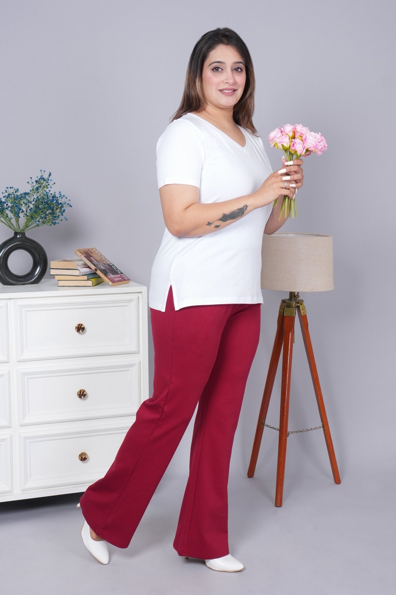 White v neck cotton t-shirt with pockets - Long cotton v neck t-shirt