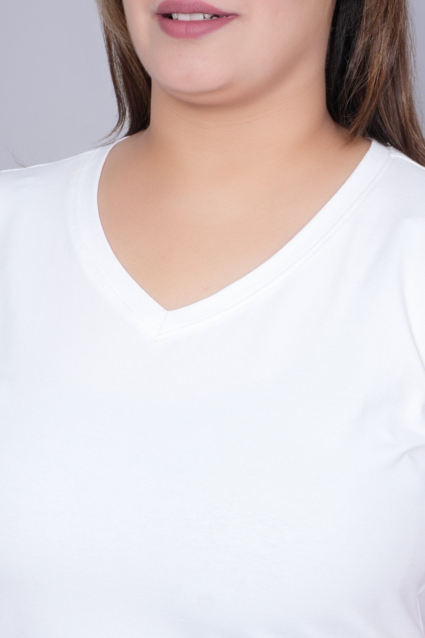 White v neck cotton t-shirt with pockets - Long cotton v neck t-shirt