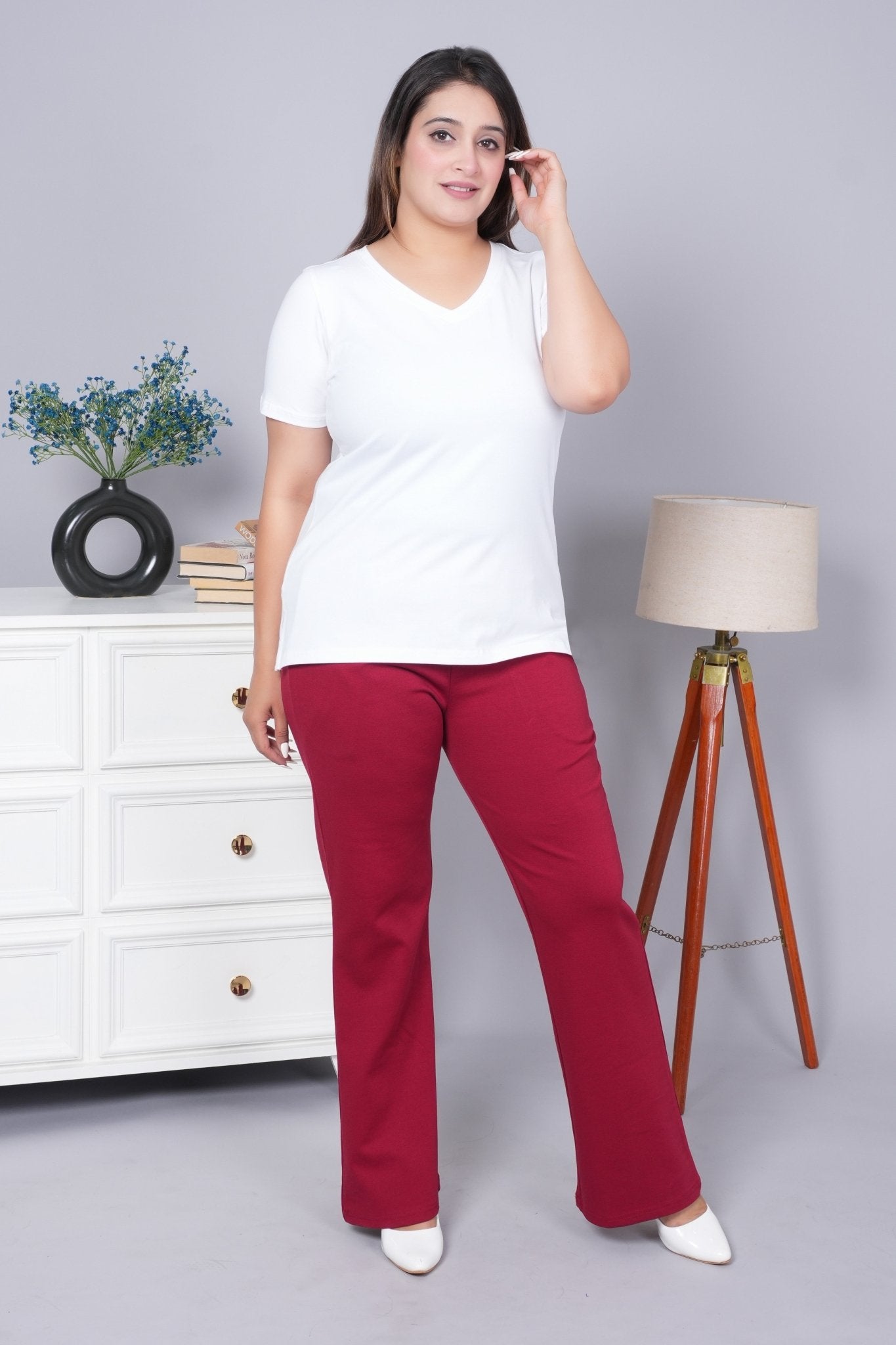 White v neck cotton t-shirt with pockets - Long cotton v neck t-shirt