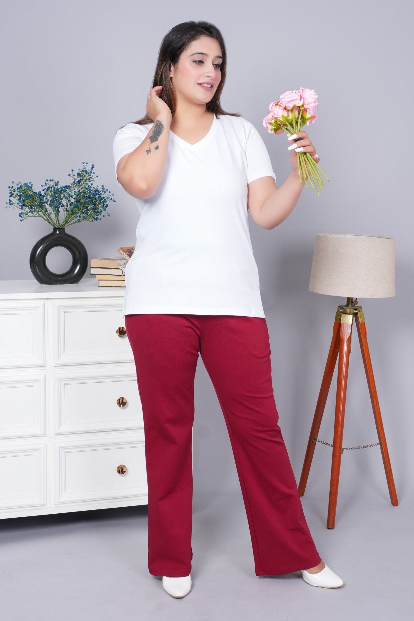 White v neck cotton t-shirt with pockets - Long cotton v neck t-shirt