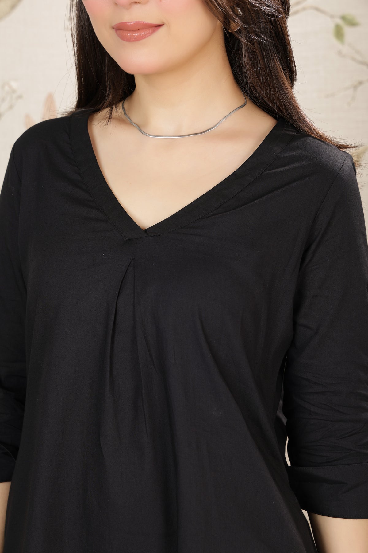 Black v-neck pleated dress with sleeves [100% pure cotton]