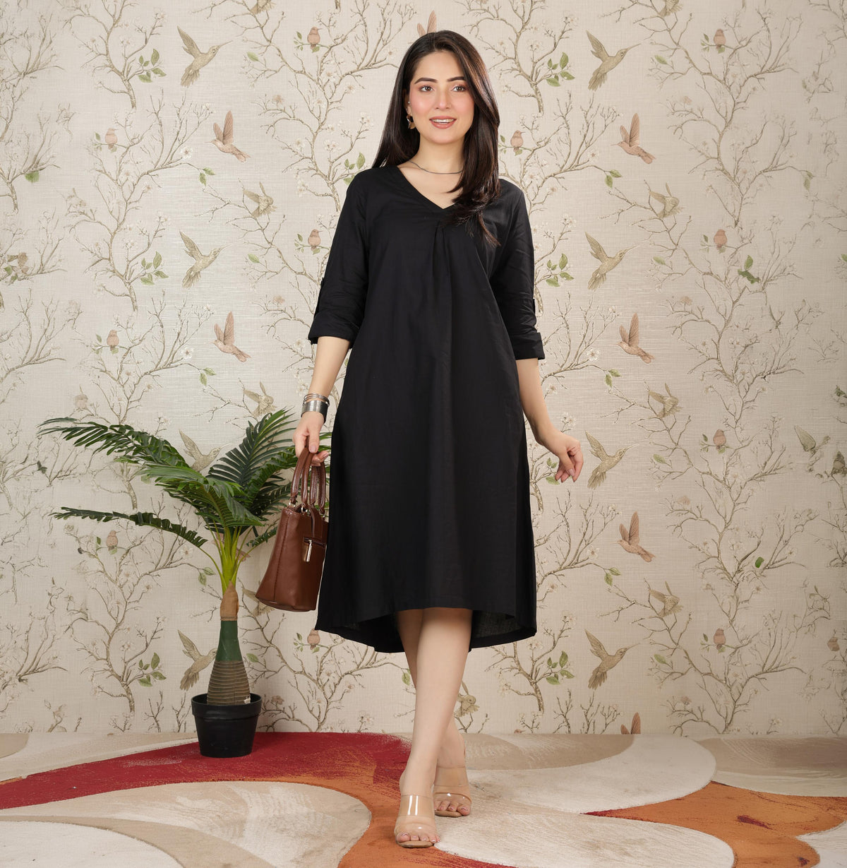 Black v-neck pleated dress with sleeves [100% pure cotton]