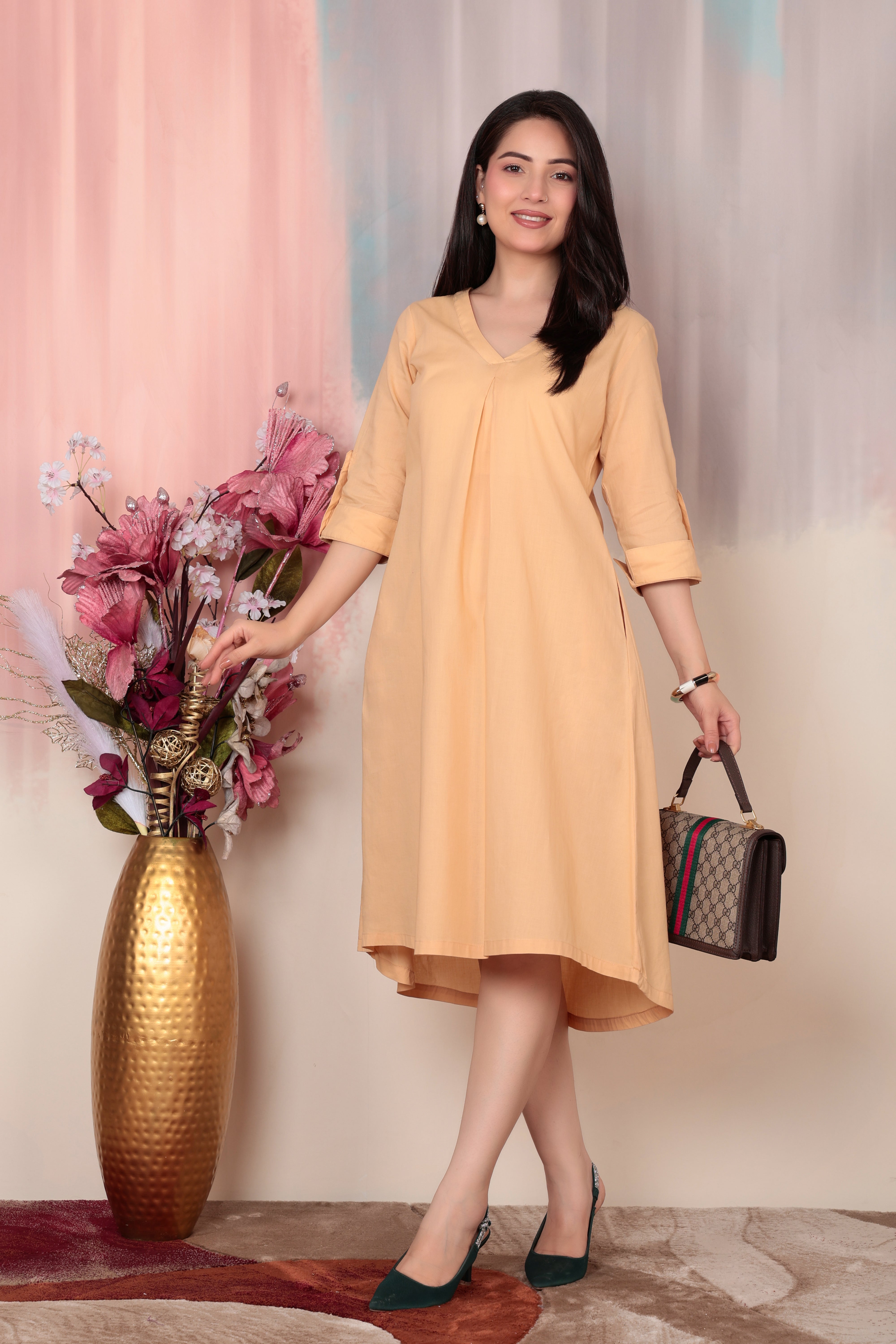 Beige v-neck pleated dress with sleeves [100% pure cotton]