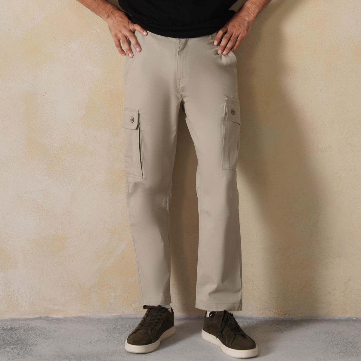 Men sage green stretchable biowash HQ cotton travel cargo bottom with superior elastic belt.