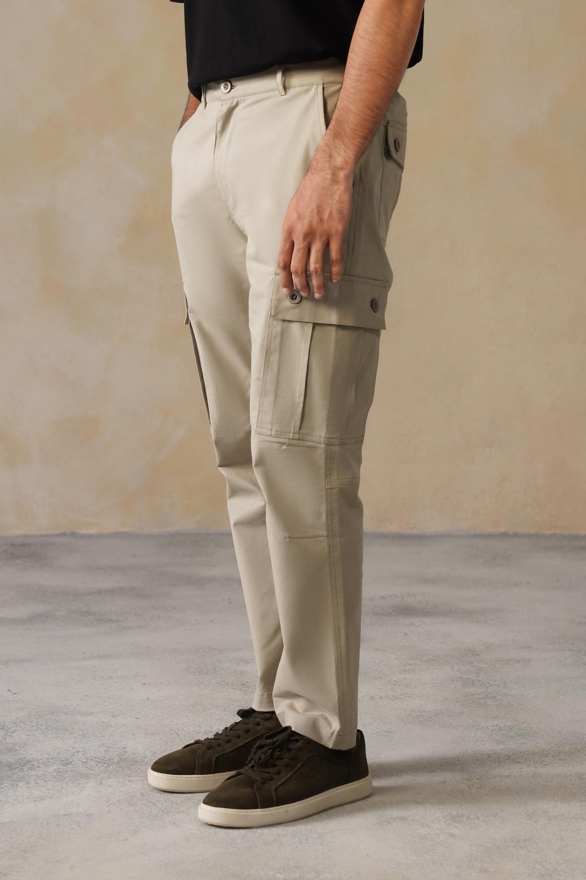 Men sage green stretchable biowash HQ cotton travel cargo bottom with superior elastic belt.