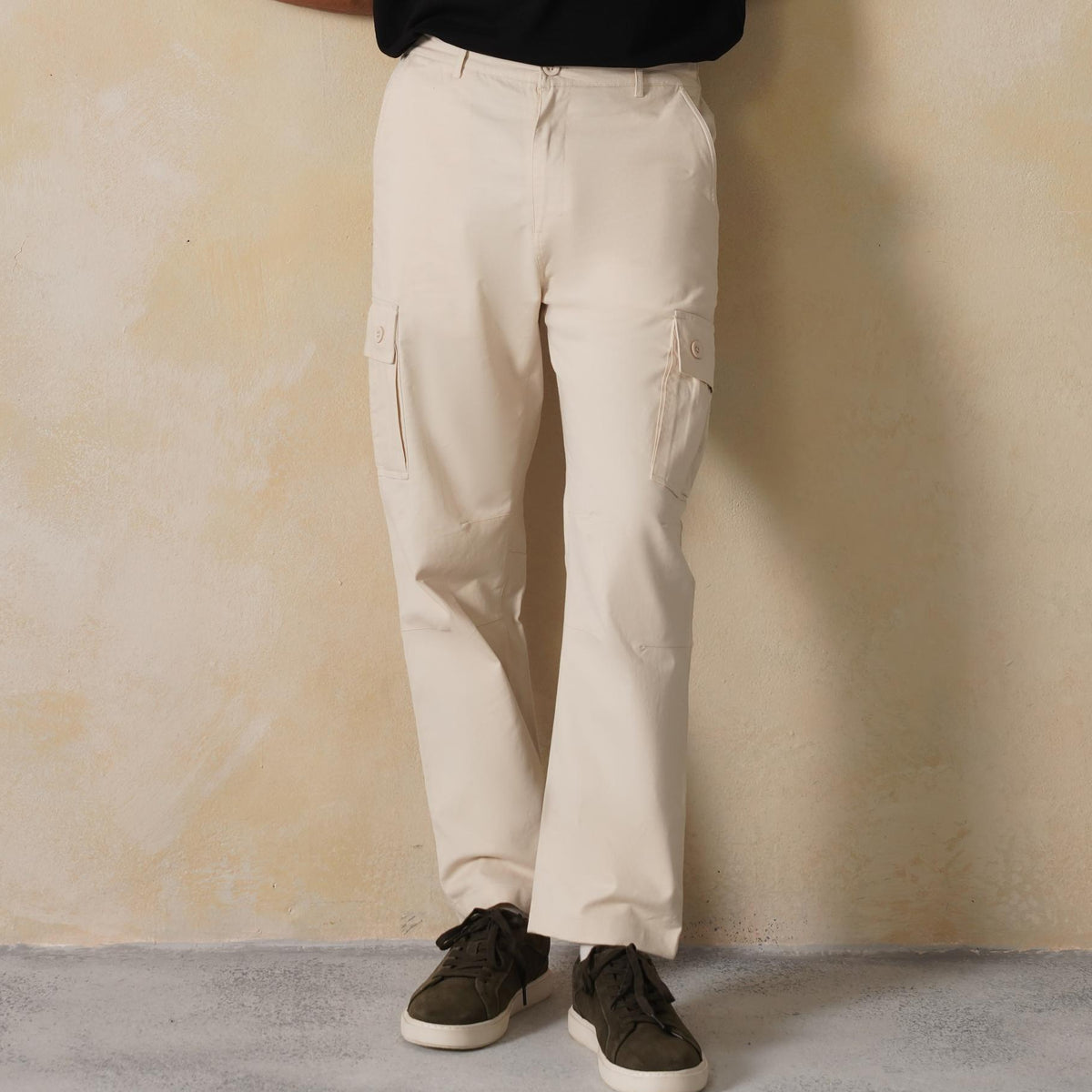 Men off white stretchable biowash HQ cotton travel cargo bottom with superior elastic belt.