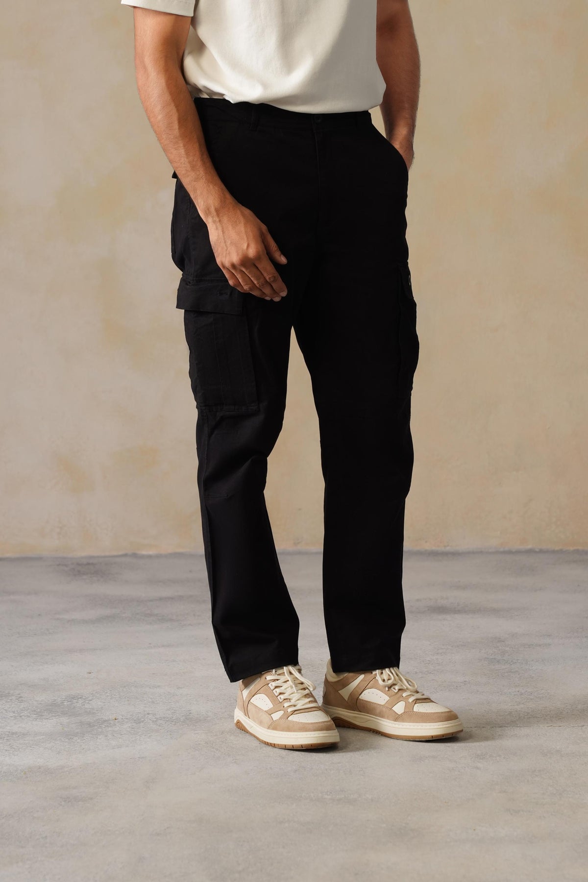 Men black stretchable biowash HQ cotton travel cargo bottom with superior elastic belt.