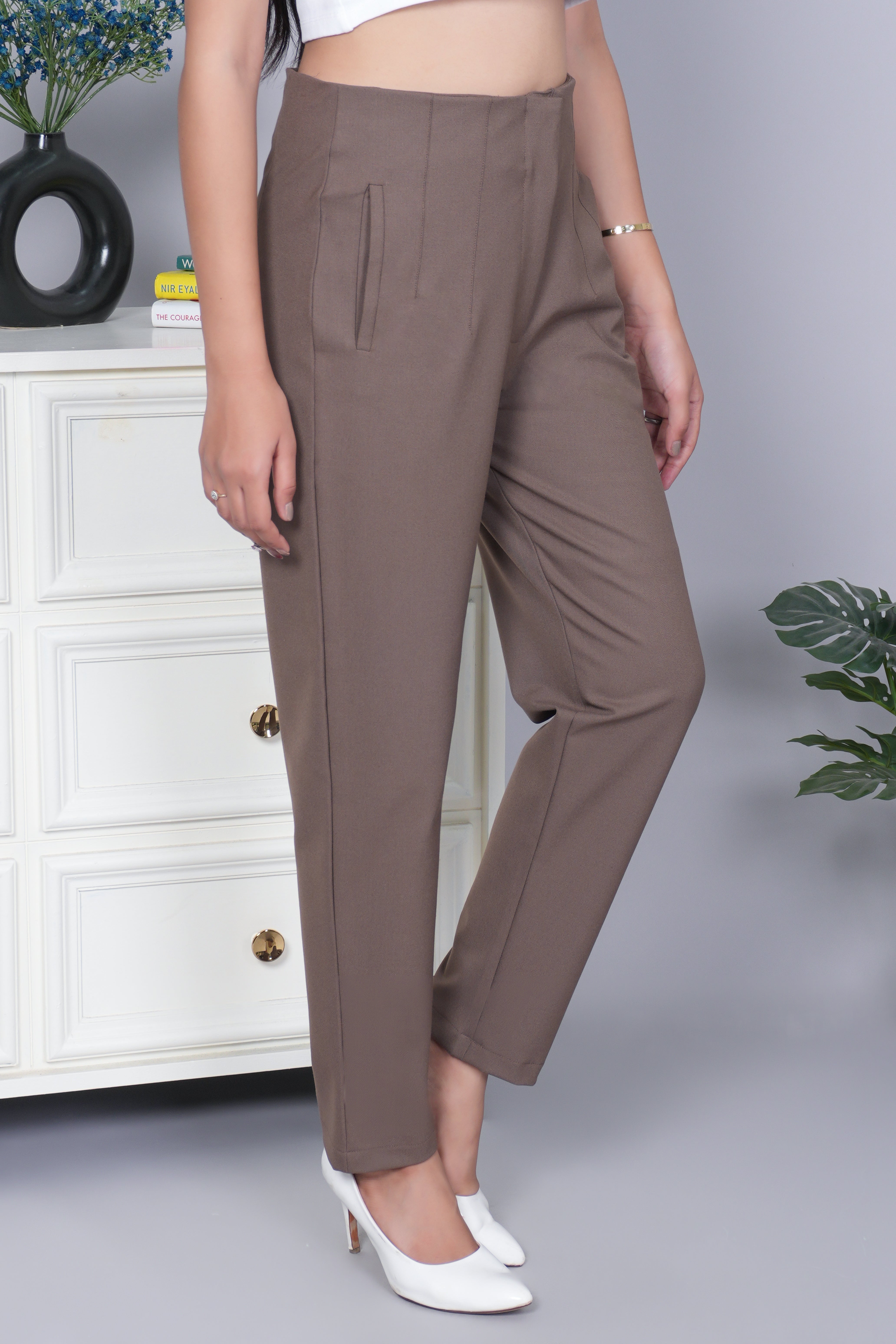 Espresso high waist pleated pant with spandex [Straight fit]
