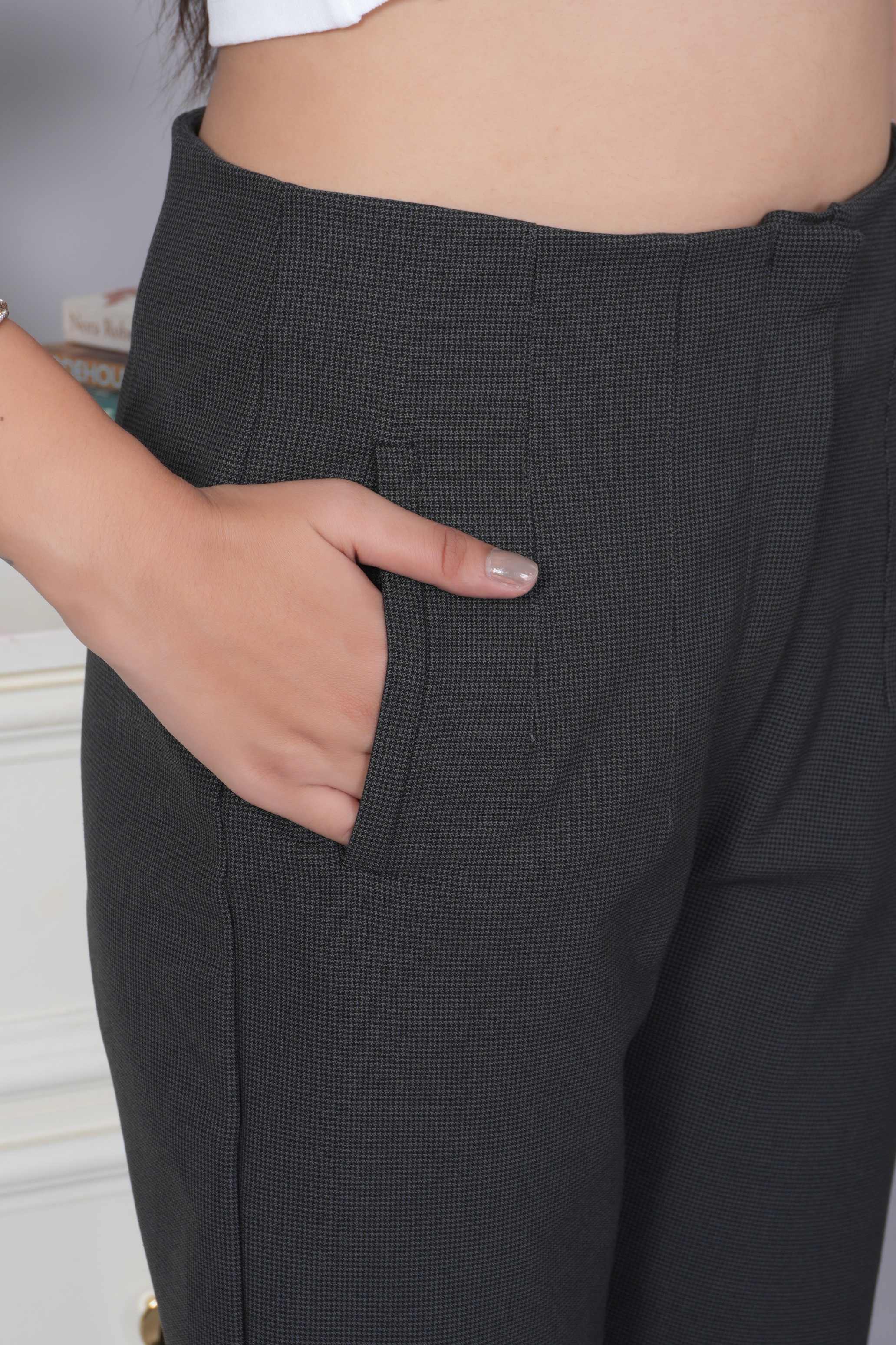 Dark grey check high waist pleated pant with spandex [Straight fit]