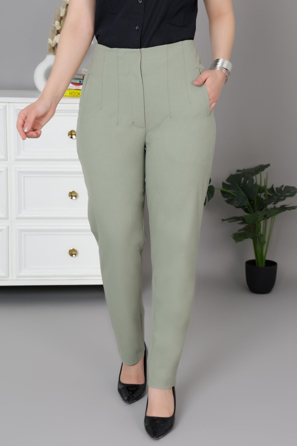 Light olive high waist pleated pant with spandex [Straight fit] -High waist pleated pant