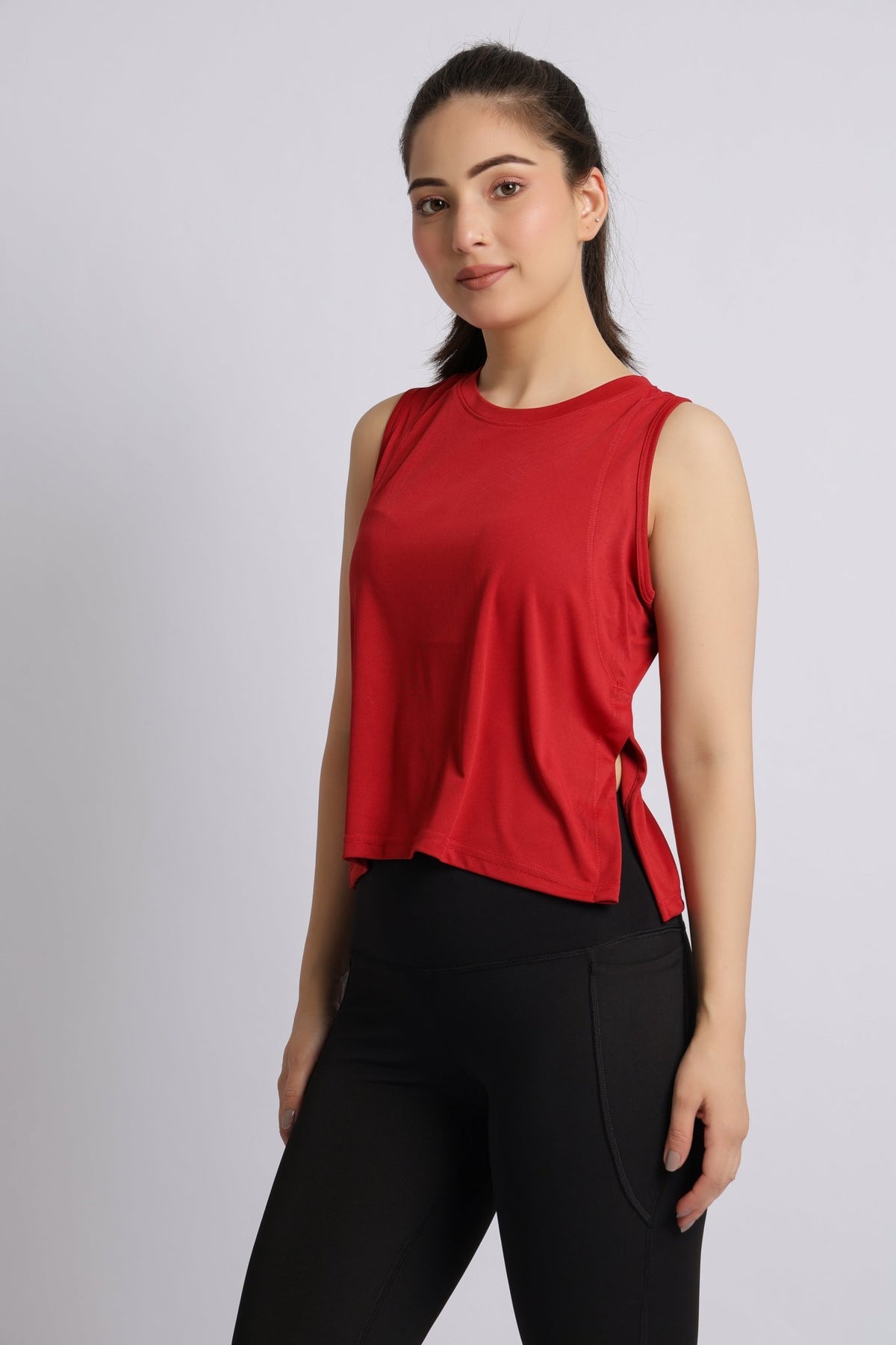 Red active crop slit vest -Active crop slit vest